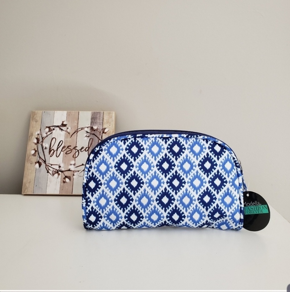 FREE WITH 2+ BUNDLE❤Cute nylon purse NWT